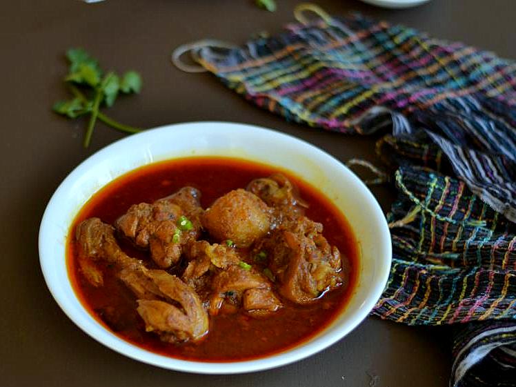 Mix and Stir: Bengali Chicken Curry with a flavor of fennel